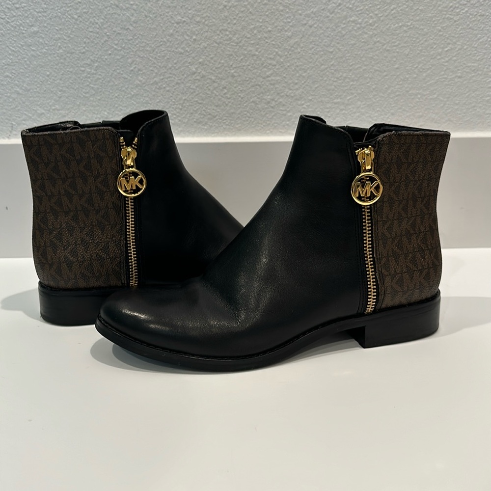 Michael Kors Lainey Bootie in Black / Signature Brown Sz 7.5M